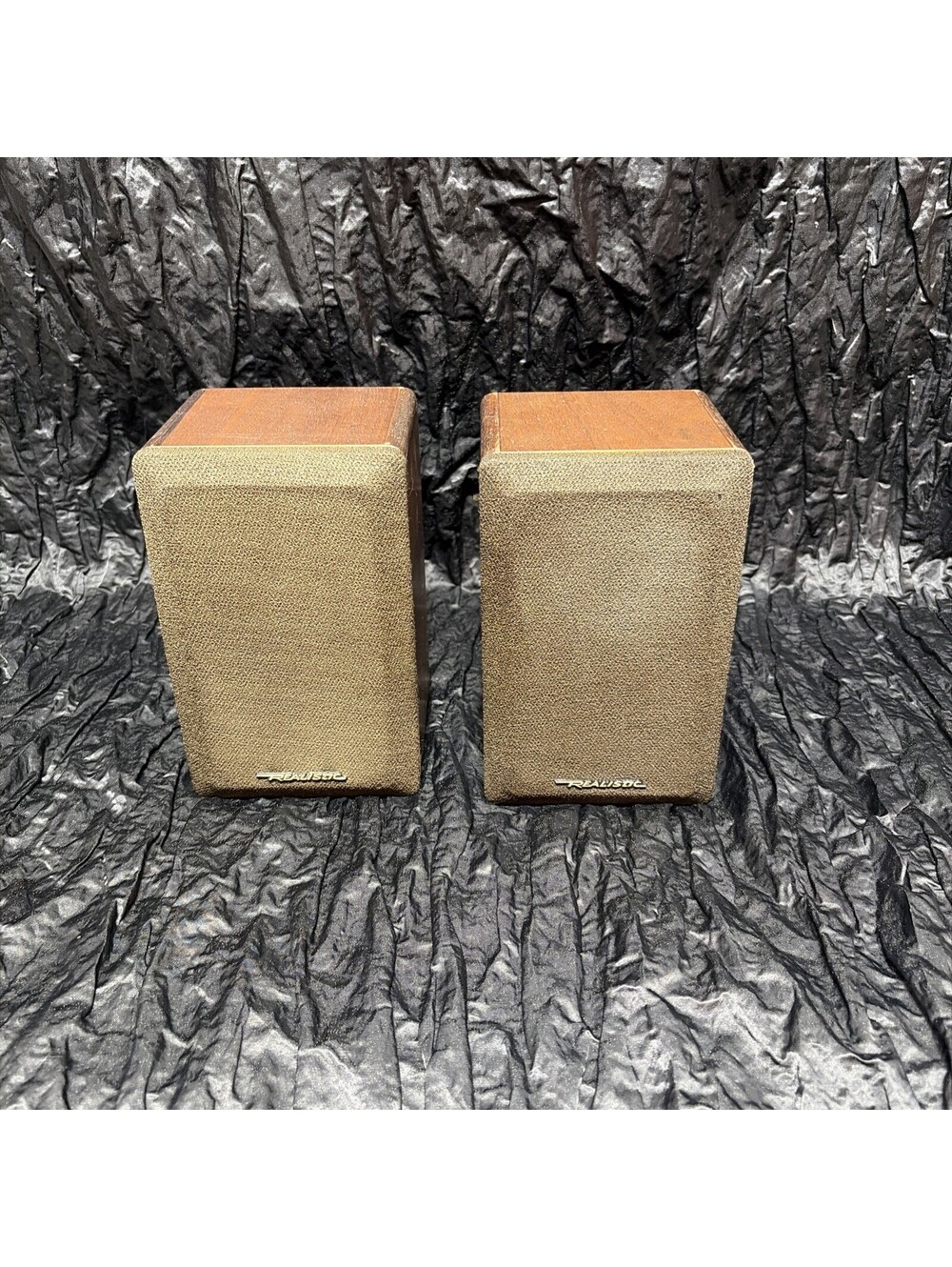 REALISTIC MINIMUS 7W PAIR OF SPEAKERS Cat No 40-2039B Walnut Wood 8 Ohms 40W